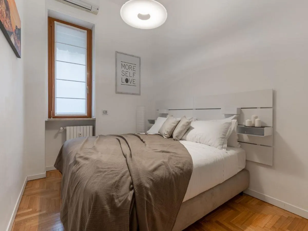 The Best Rent - Spacious Three-Bedroom Apartment In Moscova 米兰