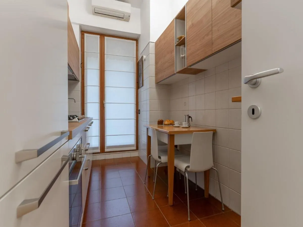 The Best Rent - Spacious Three-Bedroom Apartment In Moscova 米兰