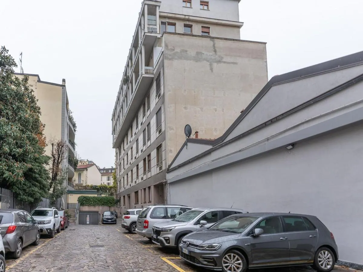 The Best Rent - Spacious Three-Bedroom Apartment In Moscova 米兰