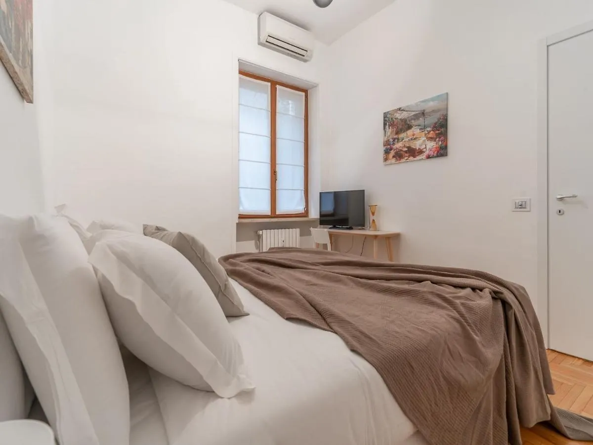 The Best Rent - Spacious Three-Bedroom Apartment In Moscova Milán