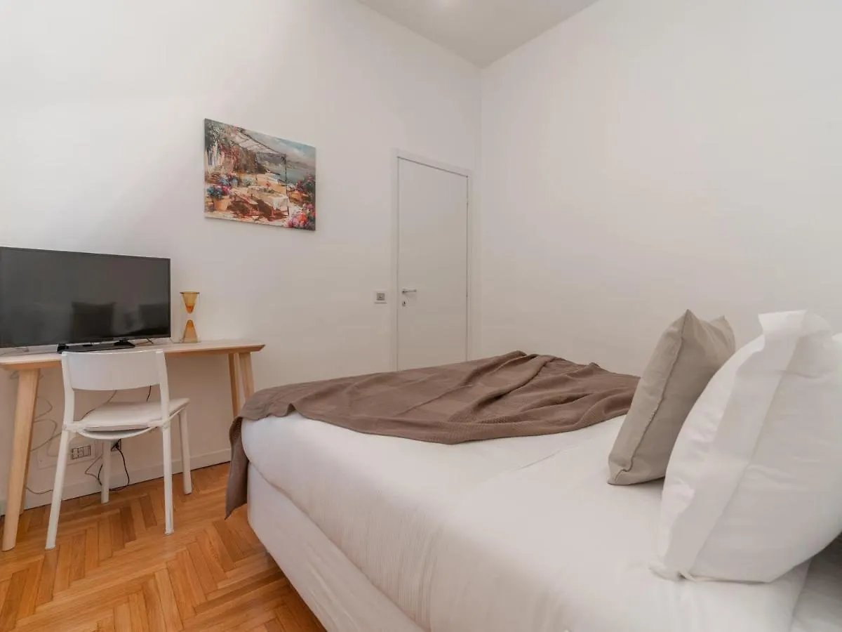 The Best Rent - Spacious Three-Bedroom Apartment In Moscova Milán Itálie