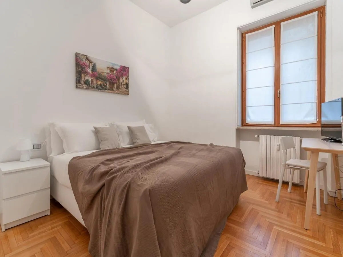 The Best Rent - Spacious Three-Bedroom Apartment In Moscova Milán