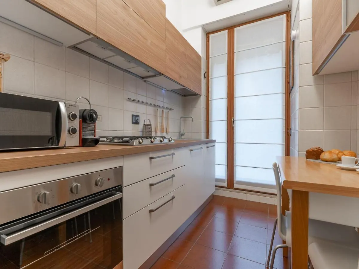 The Best Rent - Spacious Three-Bedroom Apartment In Moscova Milán