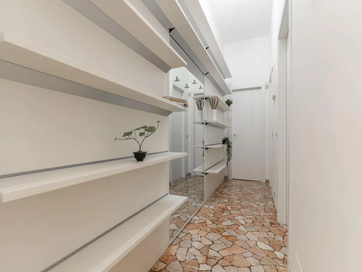 The Best Rent - Spacious Three-Bedroom Apartment In Moscova Milán
