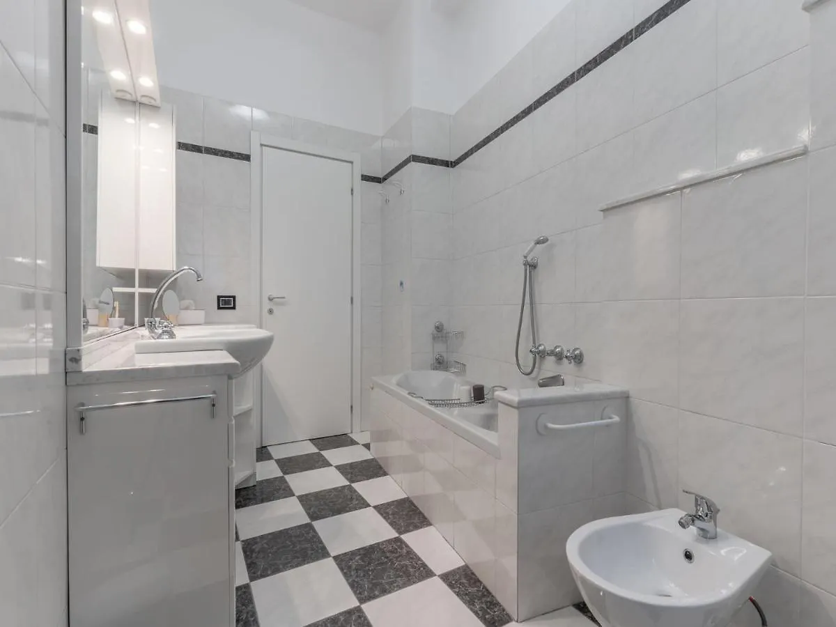 The Best Rent - Spacious Three-Bedroom Apartment In Moscova Milano 0*,