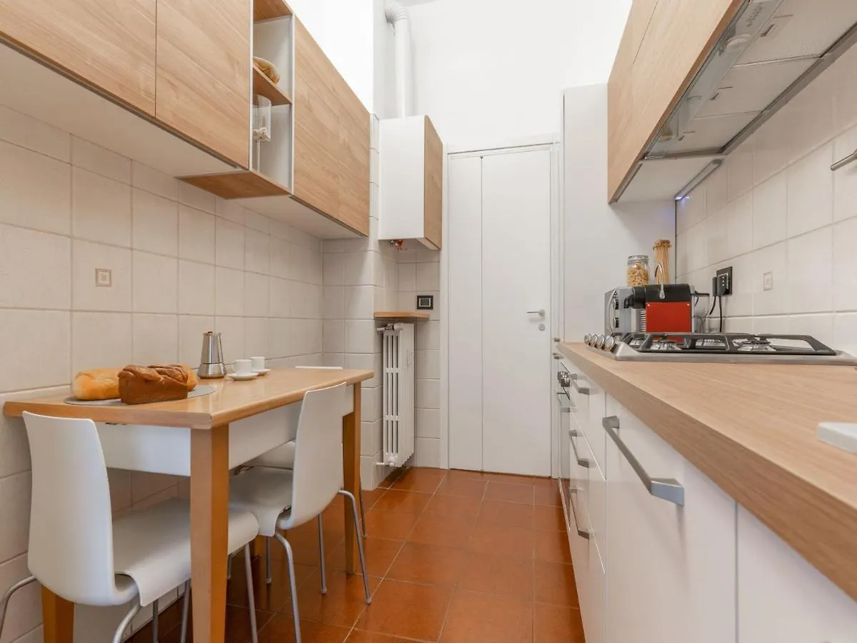The Best Rent - Spacious Three-Bedroom Apartment In Moscova Milán Itálie